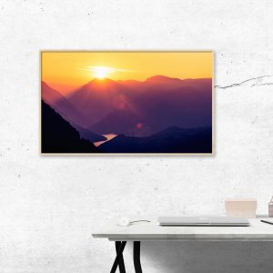 Fotografía – Capas de montaña en la puesta de sol y Rio