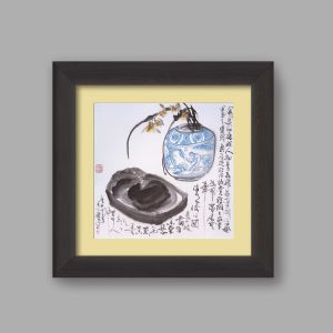 Jarrón de porcelana azul y blanca y piedra de tinta