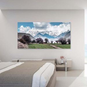 La majestuosa figura de Nanga Bawa, Tibet, Obra No. 2, la montaña cubierta por nubes